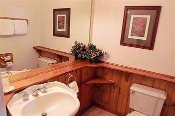 Brown Deer Sybaris Pool Suites Mequon מראה חיצוני תמונה