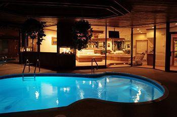 Brown Deer Sybaris Pool Suites Mequon מראה חיצוני תמונה
