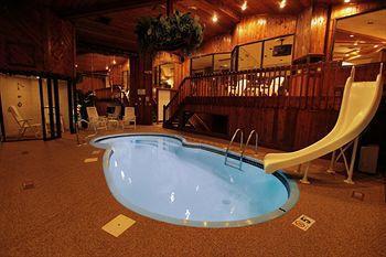 Brown Deer Sybaris Pool Suites Mequon מראה חיצוני תמונה