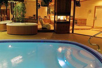 Brown Deer Sybaris Pool Suites Mequon מראה חיצוני תמונה
