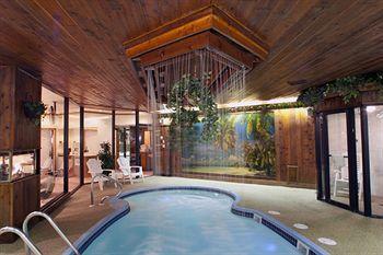 Brown Deer Sybaris Pool Suites Mequon מראה חיצוני תמונה